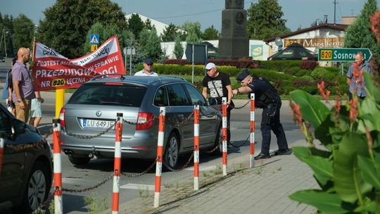 Blokada ronda w Ludwinie: mieszkańcy żądają remontu drogi
