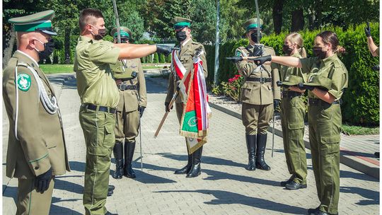 Ślubowanie 17 nowo przyjętych funkcjonariuszy SG.