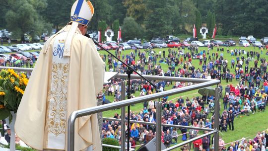 Msza na Placu Różańcowym w Wąwolnicy Msza na Placu Różańcowym w Wąwolnicy