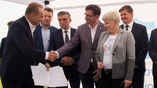 Podpisanie umowy na umocnienie wałów przeciwpowodziowych