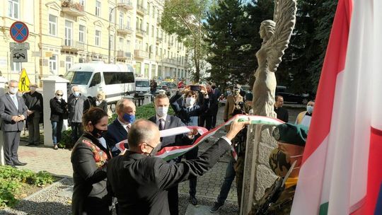 Odsłonięcie pomnika poświęconego lublinianom solidarnym z węgierskimi powstańcami w 1956 r 