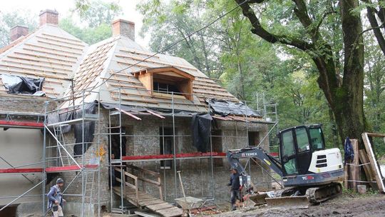 Remont dworku Lacherta w Ciechankach