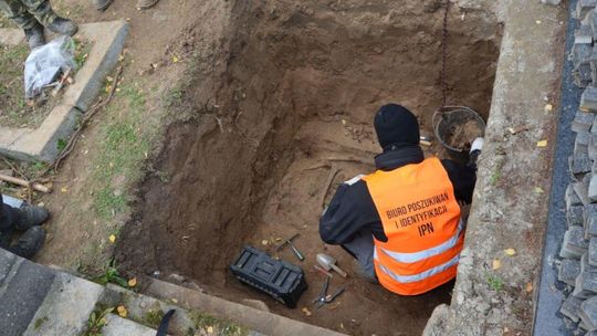 Poszukiwania na cmentarzu przy ul. Unickiej w Lublinie