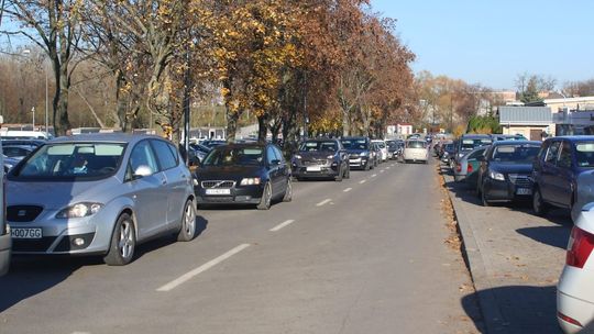 Majdanek - duży ruch przy cmentarzu