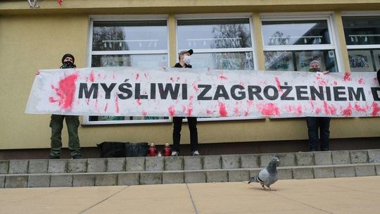 Pikieta przed siedzibą Polskiego Związku Łowieckiego
