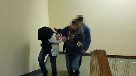 Zatrzymani za okradzenie bankomatu