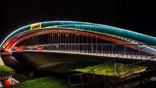 Nowa kładka na Bystrzycy z podświetleniem