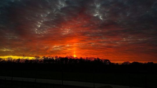 Filar słoneczny i zachód słońca - zdjęcia Czytelników