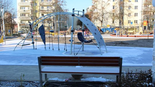 Plac zabaw przy Pileckiego prawie gotowy