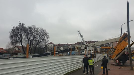 W Świdniku na budowie przewrócił się dźwig