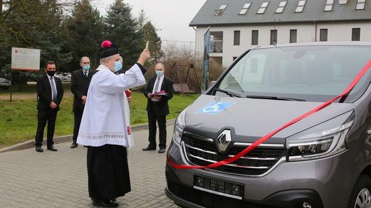 Przekazanie minibusa dla DPS w Matczynie