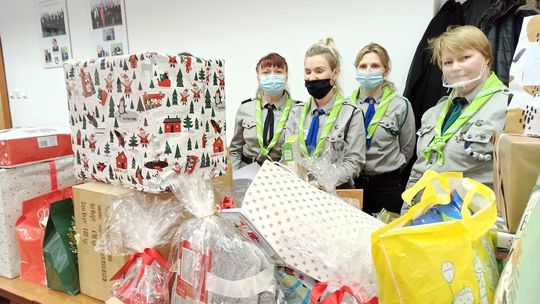 Prezenty przygotowane przez harcerzy i uczniów Prezenty przygotowane przez harcerzy i uczniów