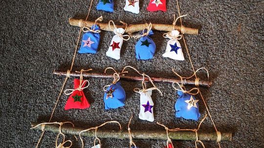 W Szkole Podstawowej nr 11 im. Henryka Sienkiewicza w Puławach uczniowie zrobili Eko-kalendarz Adwentowy z naturalnych materiałów oraz z materiałów z recyklingu