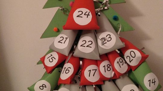 W Szkole Podstawowej nr 11 im. Henryka Sienkiewicza w Puławach uczniowie zrobili Eko-kalendarz Adwentowy z naturalnych materiałów oraz z materiałów z recyklingu