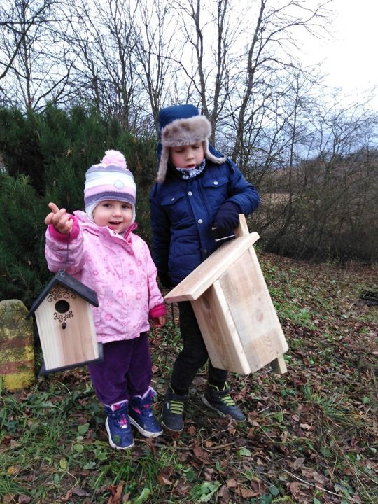 Z inicjatywy Koła Gospodyń Wiejskich w Stoczku powstała „EkoBanda”, do której należało 12 dzieci w wieku od 3 do 13 lat, które robiły karmniki oraz budki lęgowe