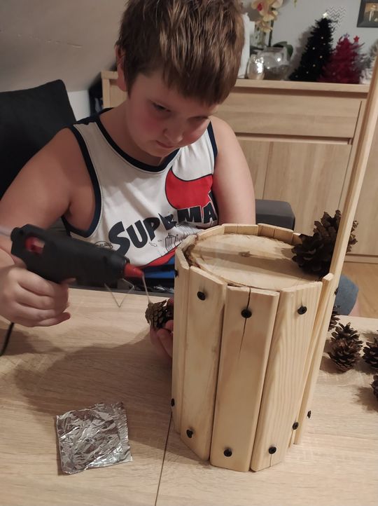 Z inicjatywy Koła Gospodyń Wiejskich w Stoczku powstała „EkoBanda”, do której należało 12 dzieci w wieku od 3 do 13 lat, które robiły karmniki oraz budki lęgowe