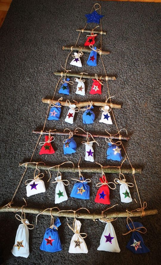 W Szkole Podstawowej nr 11 im. Henryka Sienkiewicza w Puławach uczniowie zrobili Eko-kalendarz Adwentowy z naturalnych materiałów oraz z materiałów z recyklingu