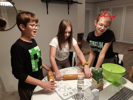 W Szkole Podstawowej nr 11 im. Henryka Sienkiewicza w Puławach uczniowie zrobili Eko-kalendarz Adwentowy z naturalnych materiałów oraz z materiałów z recyklingu