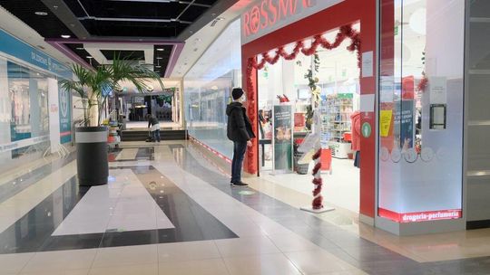 Pierwszy dzień narodowej kwarantanny. Pustki w galerii Olimp