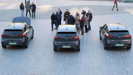 Przekazanie samochodów elektrycznych Urzędowi Marszałkowskiemu