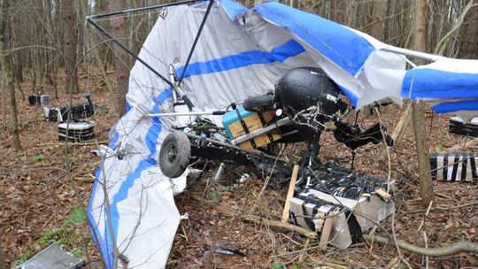 Wrak motolotni wykorzystywanej do przemytu