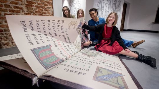 Alicja i Aleksandra Tracz z Idą Nowakowską