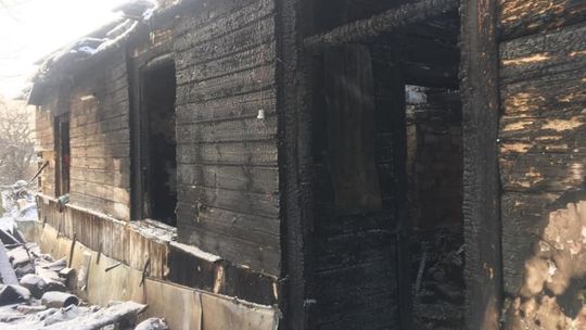 Zniszczenia po pożarze w Nowym Pożogu