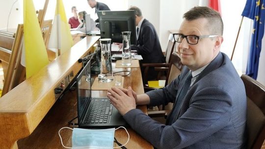 ale wystąpił z partii