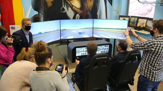 Oficjalne otwarcie symulatora samolotu w świdnickiej Strefie Historii