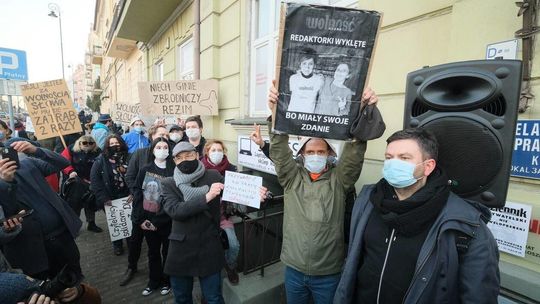 Pikieta przed siedzibą Dziennika Wschodniego