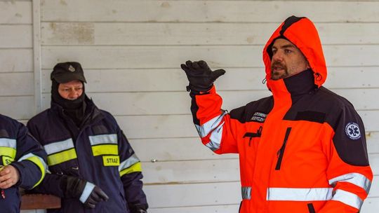 Ćwiczyli, jak stąpać po kruchym lodzie. I ratować ludzi.