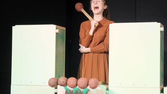 Dziewczynka z emocjami w Andersenie