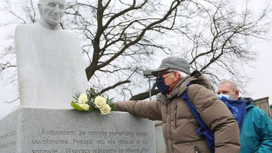 Pomnik ks Emiliana Kowcza 