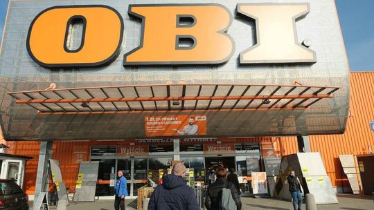 Zakupy w hipermarkecie budowlanym OBI kilka godzin przed lockdownem Zakupy w hipermarkecie budowlanym OBI kilka godzin przed lockdownem