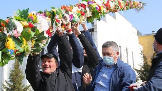 Jak powstawała 13-metrowa palma w Świdniku