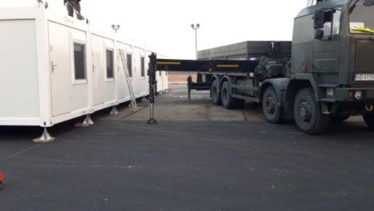 Na lotnisku powstaje obozowisko kontenerowe 