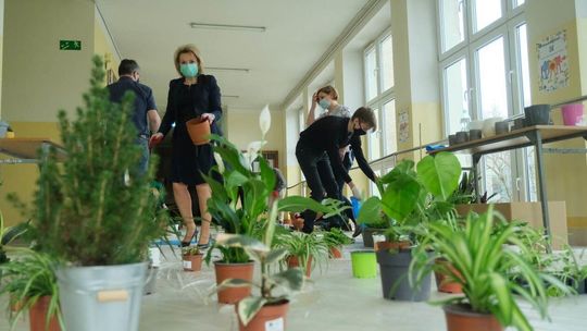 Akcja uczniów pt. Pomóż nam zazielenić piątkę