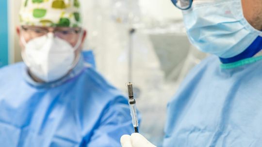 Operacja wszczepienia najmniejszego na świecie stymulatora w SPSK 4 w Lublinie