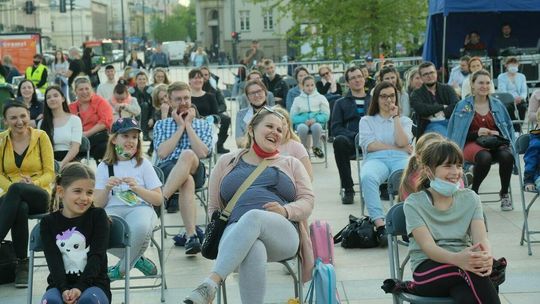 Scena plenerowa na pl. Litewskim: Występują Poławiacze Pereł