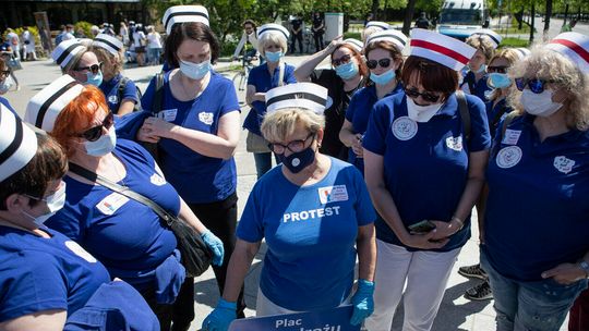 Protest pielęgniarek w Warszawie Protest pielęgniarek w Warszawie