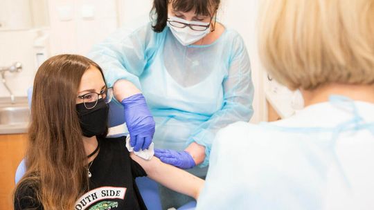 Szczepienia nastolatków przeciw COVID-19