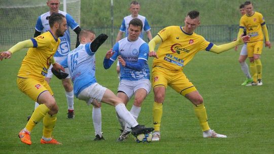 Piascovia Piaski vs LKS Stróża