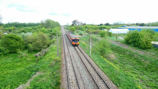 widok z wiaduktu na linię kolejową