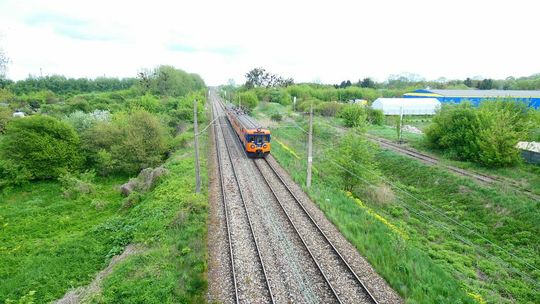 widok z wiaduktu na linię kolejową