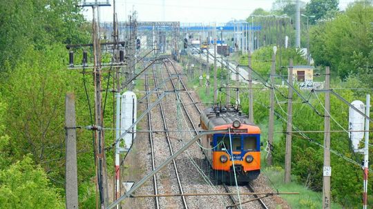 widok z wiaduktu na linię kolejową