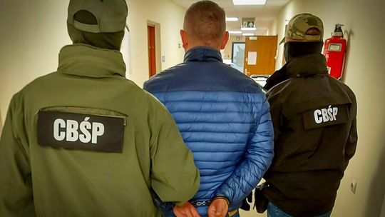 Policjanci z CBŚP zatrzymali osoby, które zarabiały na nierządzie kobiet