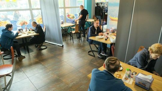 Restauracje i siłownie mogą już przyjmować klientów