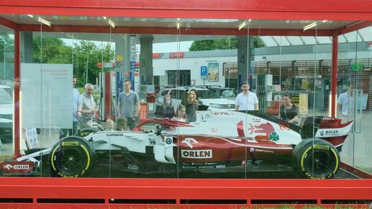 Bolid F1 na stacji Orlen