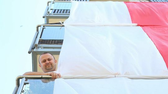 Wieeelka flaga na Euro 2021 przy Koralowej 4