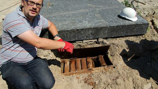 Odkrycie pod pomnikiem w Kraśniku